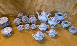 Service à café et thé complet en porcelaine décorée