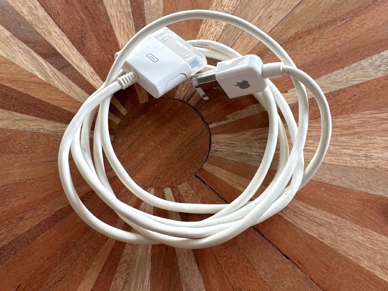 Apple Kabel: Original FireWire Ladekabel iPod iPhone – Gebraucht aus St. Gallen von hae_6rmh 1