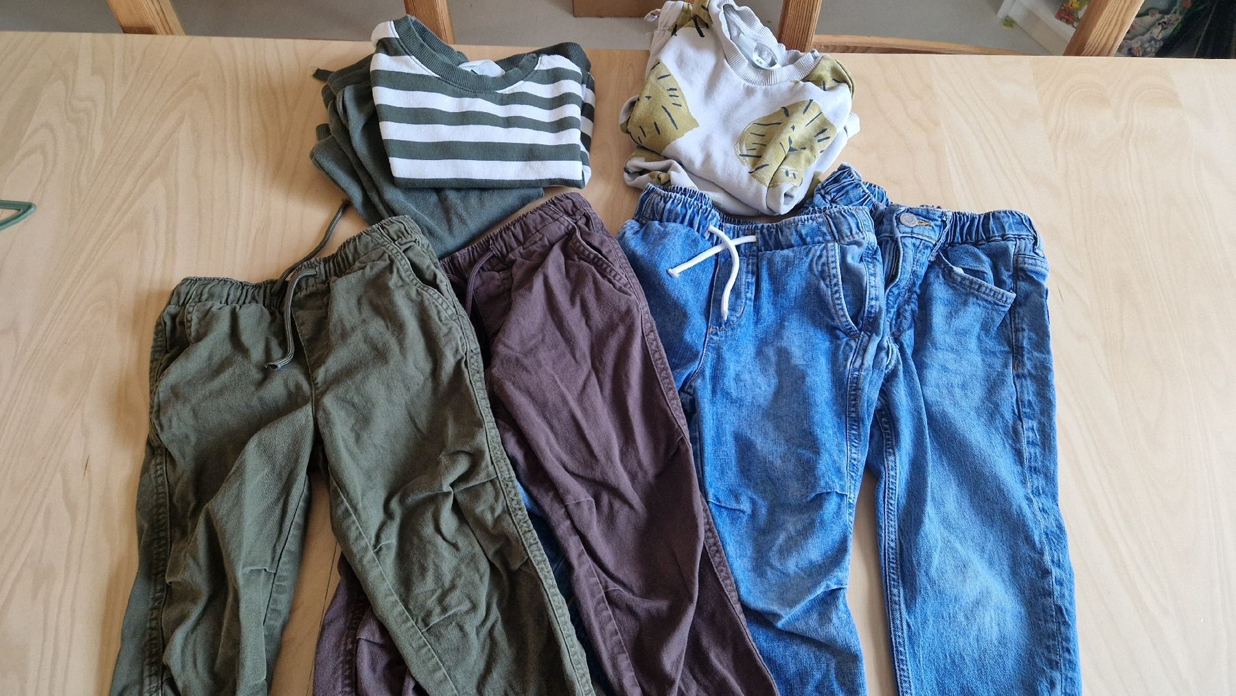H&M Ensembles coordonnés: Kleiderpaket 98/104 – D'occasion à Laupen BE par Vogilny24 4