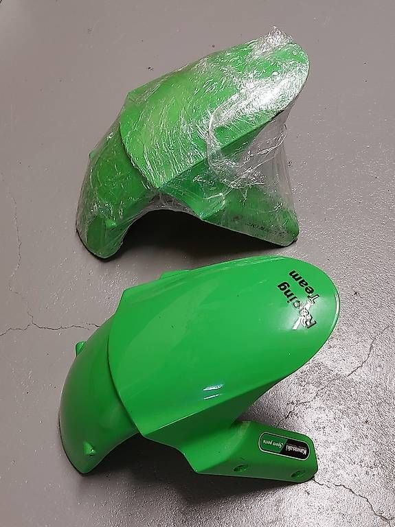 Tutti i ricambio per moto: Kawasaki ZX10R Frontfender – Usato da Höchstetten venduto da gurtch5