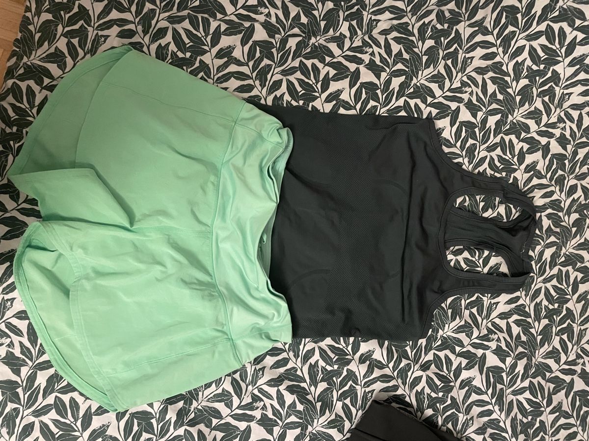 Lululemon Leggings: Lululemon set size 8 – Gebraucht aus Lausanne von cris_ina89