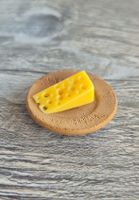 Käse auf Teller für Puppenhaus/Puppenstube