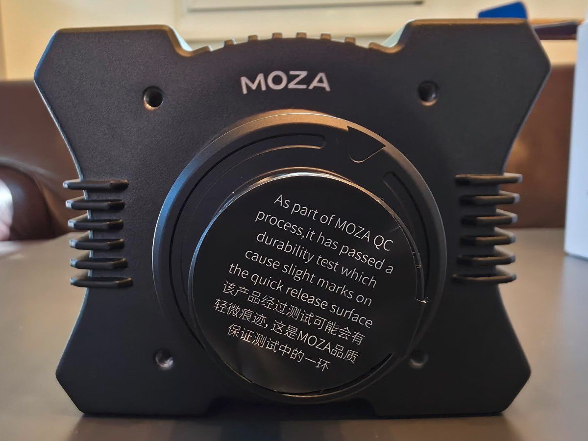 Moza Racing Manettes: Moza R9 V3 Wheelbase + Moza KS Steering Wheel – Neuf avec emballage d'origine à Bonstetten par Terjetm 6