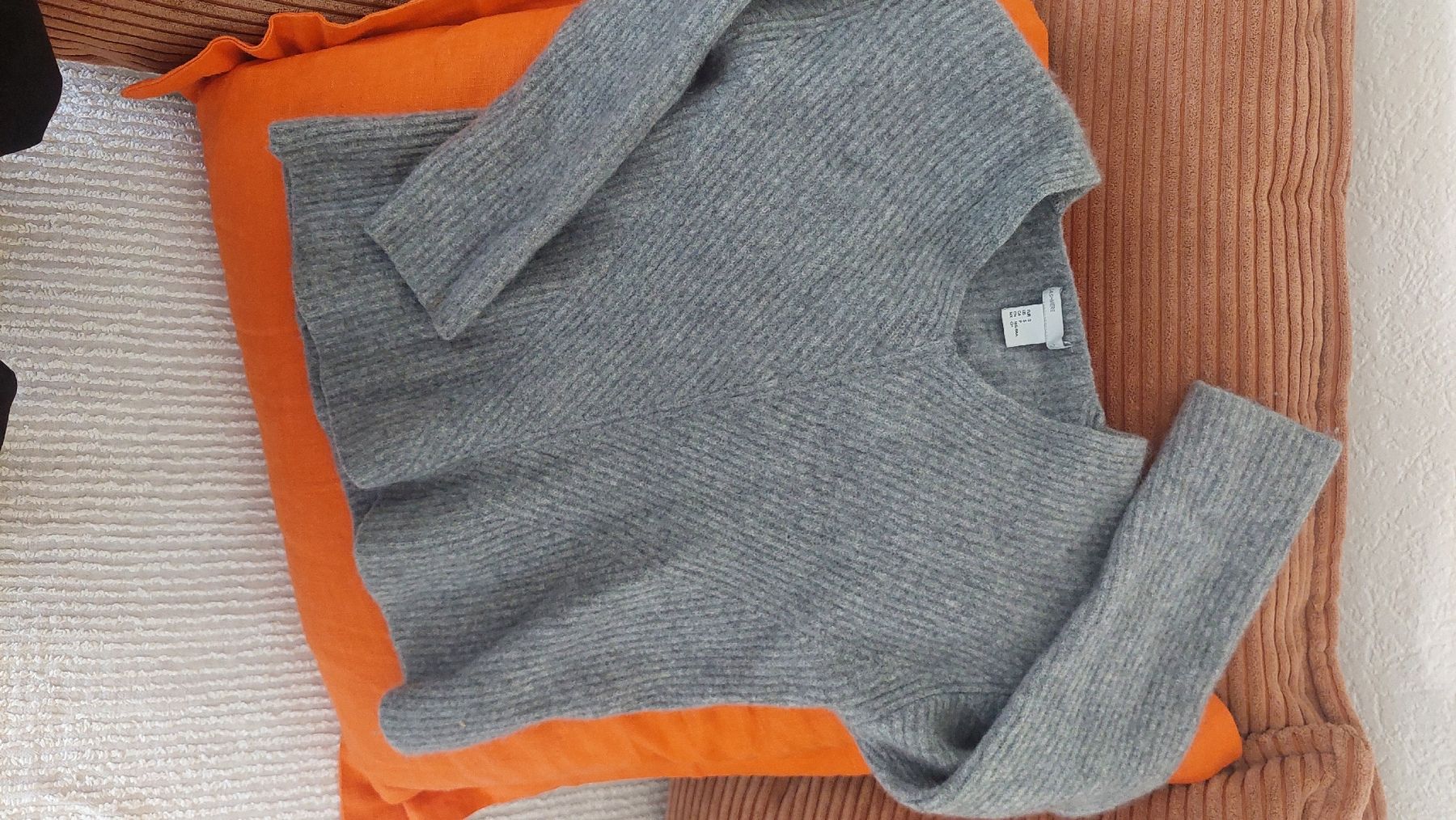 Maglioni & Felpe: Kashmir Pullover/eingelaufen – Difettoso da Basel venduto da O-MEGA 1
