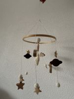 Handgemachtes Baby-Mobile aus Holz & Häkelfiguren 