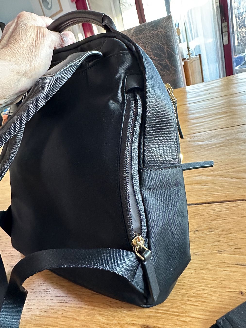Tumi Rucksäcke: Tumi Rucksack, schwarz / gold – Gebraucht aus Madetswil von Steppenwolf. 3