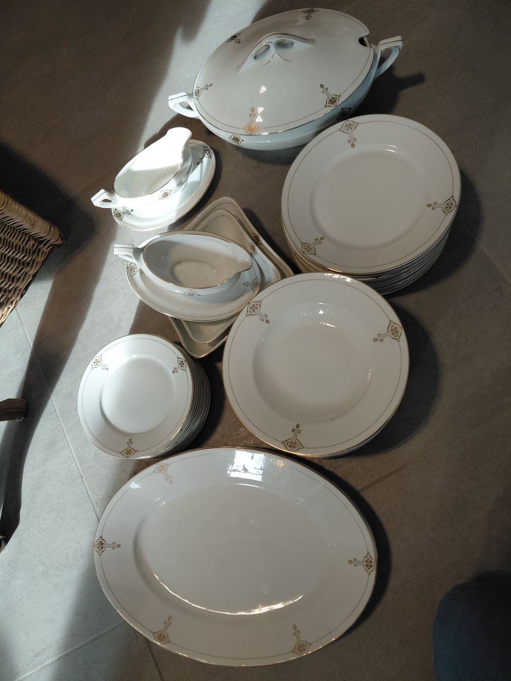 Set di piatti: Antikes Art Deco Speiseservice – Usato da Zürich venduto da Rosys