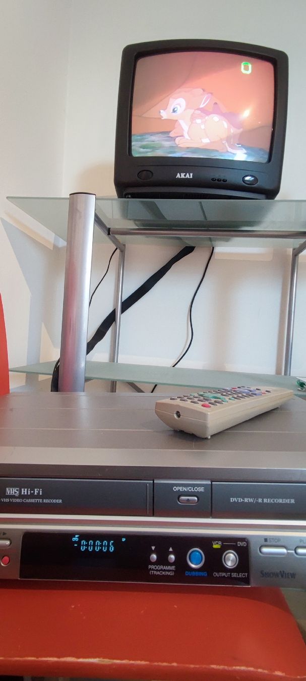 Sharp Aufnahmegeräte: DVD & VHS-Videorecorder DV-RW370 von SHARP – Gebraucht aus Schongau von  9