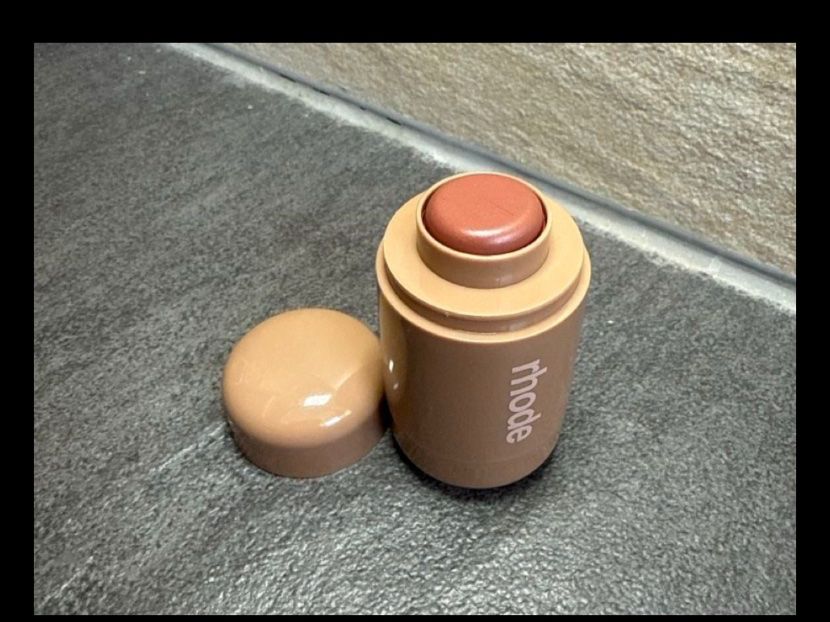 Make-up: Rhode Pocket Blush - Toasted Teddy – Gebraucht aus Zürich von millaiana