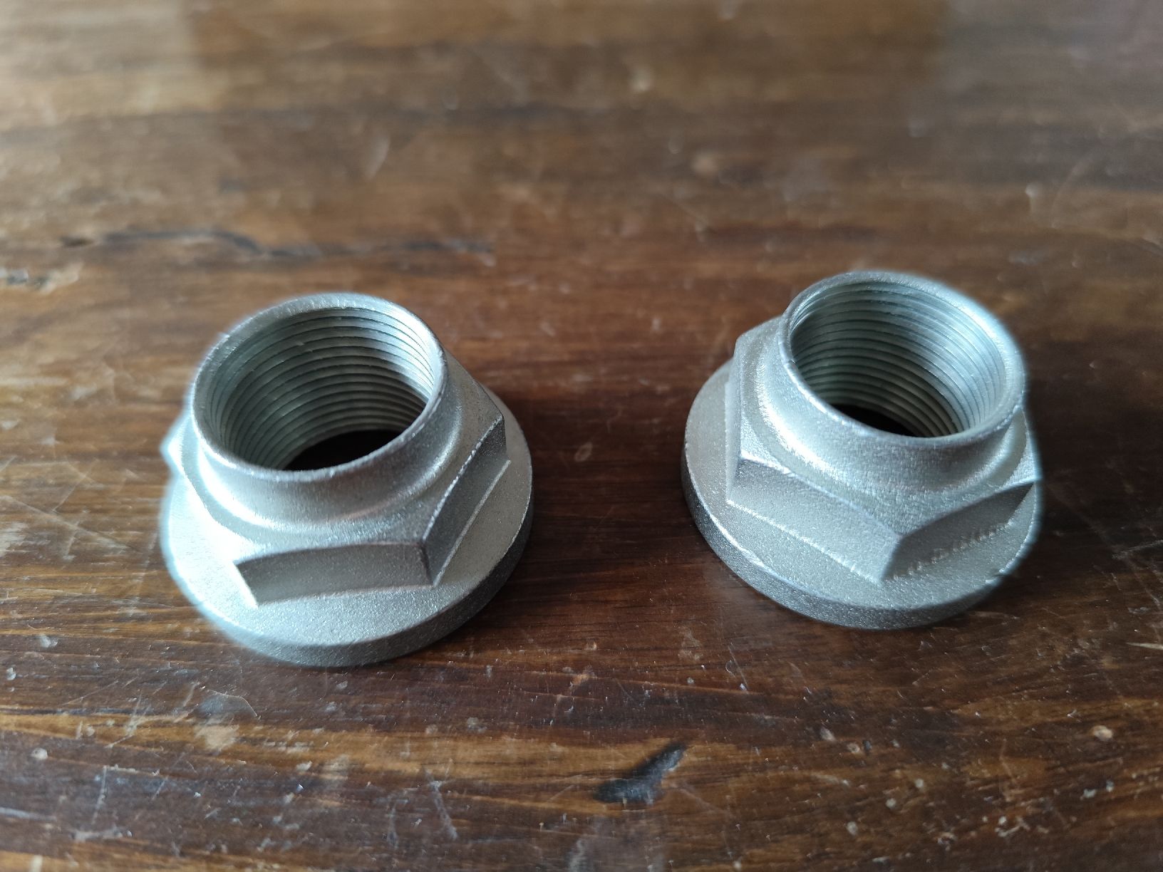 Tutti pezzi di ricambio auto: Vorder-/Hinterachsmutter CDU1534L, Disco 2, P38, Freelander – Nuovo (secondo la descrizione) da Grüningen venduto da stellagolightly
