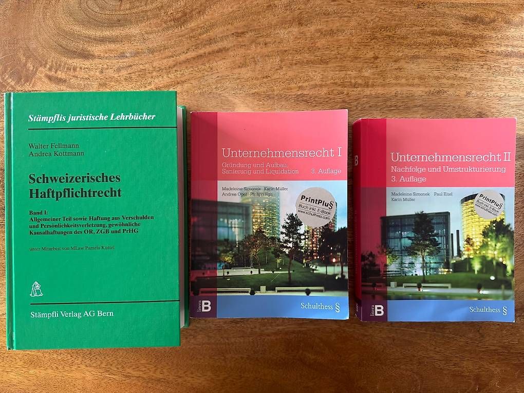 Libri: Jus-Bücher Öffentliches & Privatrecht - Paket/Einzeln – Usato da Effretikon venduto da alicebrunner