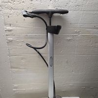 Neue Navigator Standpumpe mit Digitalanzeige..