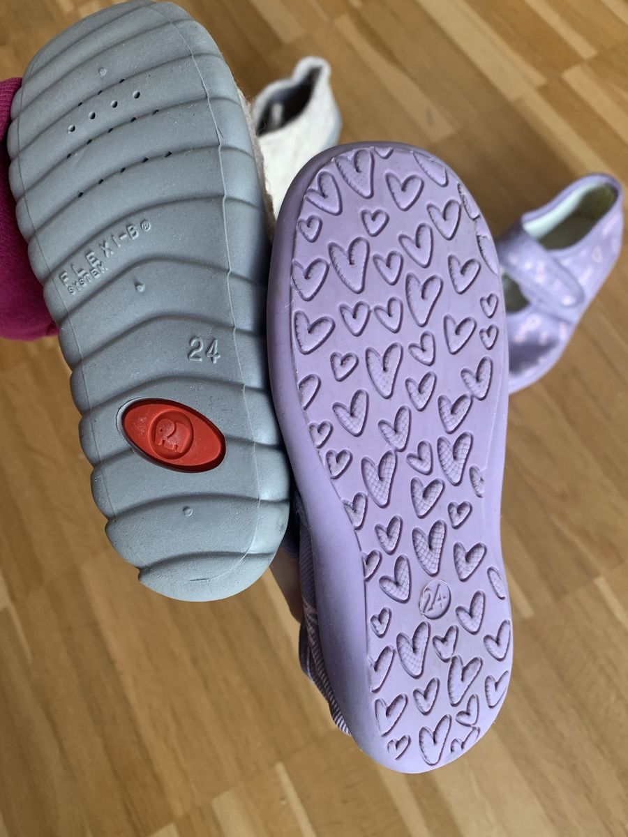 Chaussures garçon: 2 Hausschuhe Gr. 24 kinder – D'occasion à Basel par aleksbalks 1