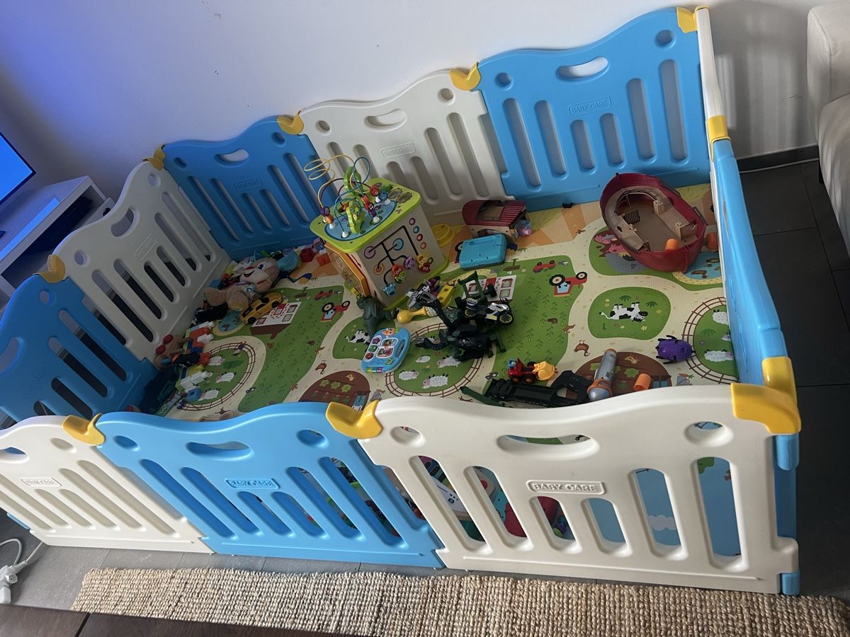 Box & Barriere di sicurezza: Baby Care Playpen with Activity Mat – Usato da Mendrisio venduto da gun_8gcm 1