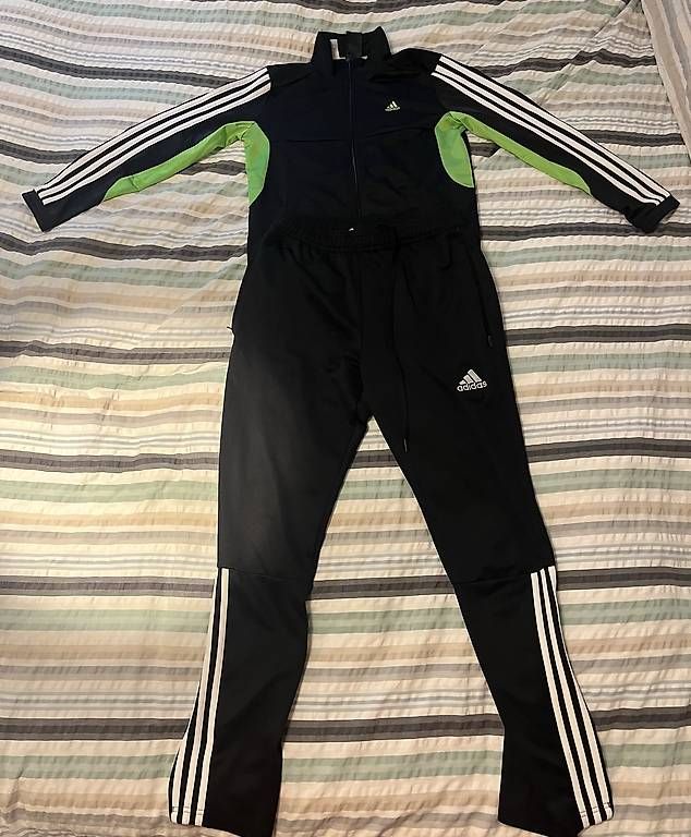 Kleiderpakete: Ensemble Adidas  – Gebraucht aus Chavannes-Renens von luc_52p8