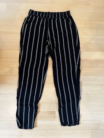 H&M Hosen schwarz-weiss gestreift Grösse 36