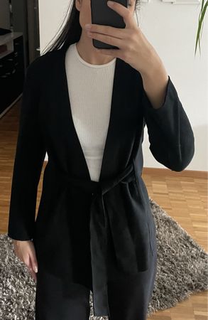 Veste Zara noire ceinturée élégante XS