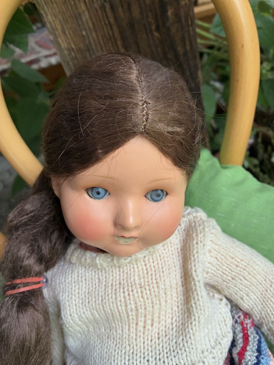 Bambole: Alte Puppe mit handgestrickter Kleidung – Usato da Ebnat-Kappel venduto da ponyhales 2
