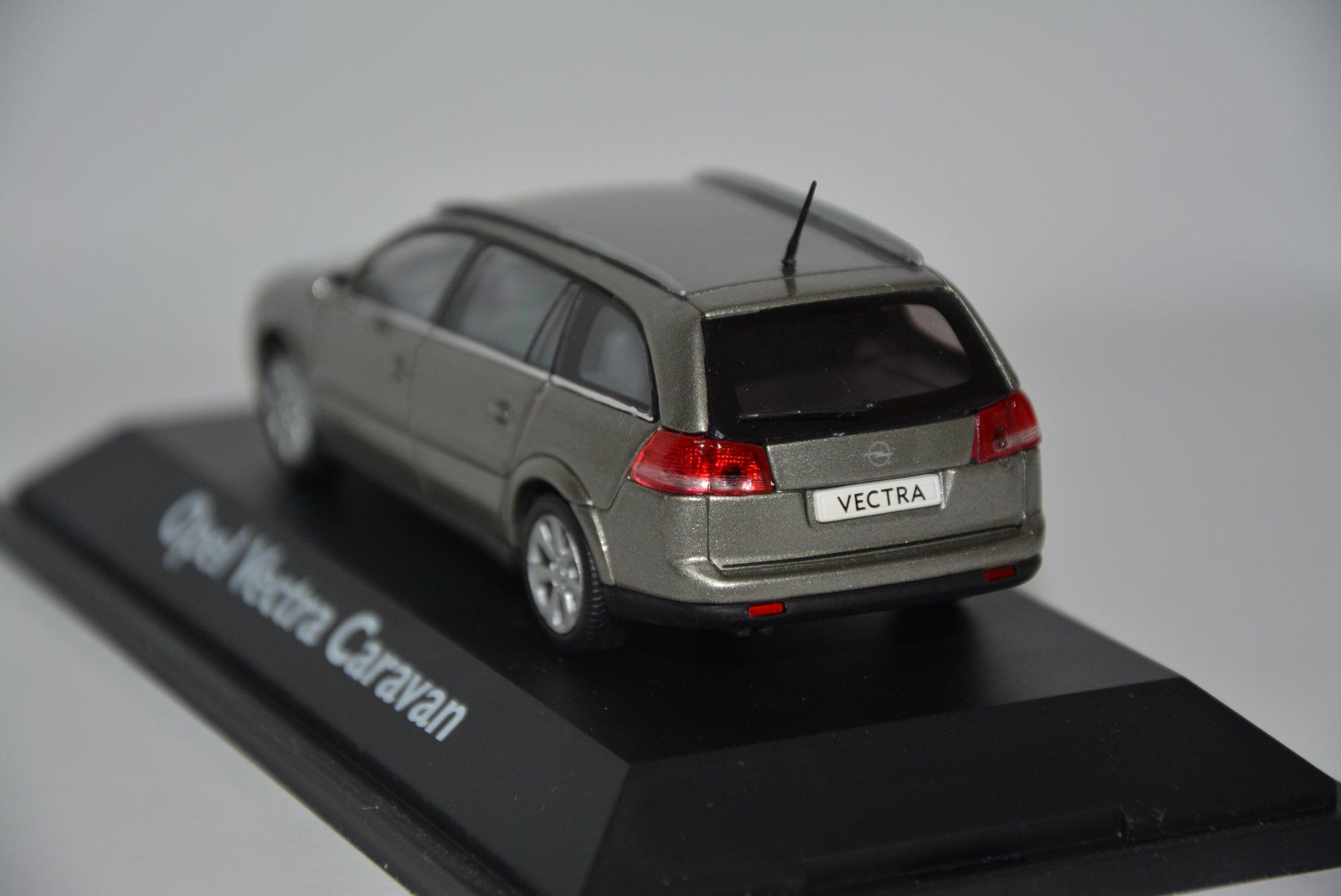Opel Modellini d'auto: Opel Vectra Caravan , Schuco , 1:43 – Nuovo e nell'imballaggio originale da Goldach venduto da Feivel9 6