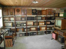 Sammlung antiker Radios, Messgeräte, Ersatzteile, Zubehör