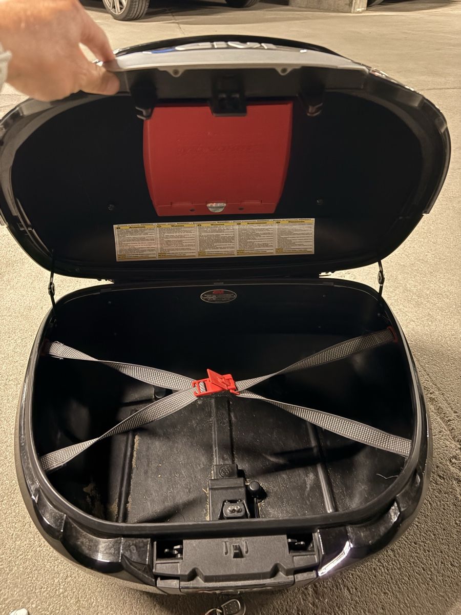 Givi Topcase: GIVI Maxia TopCase – Gebraucht aus Zermatt von cch_hcp5 2