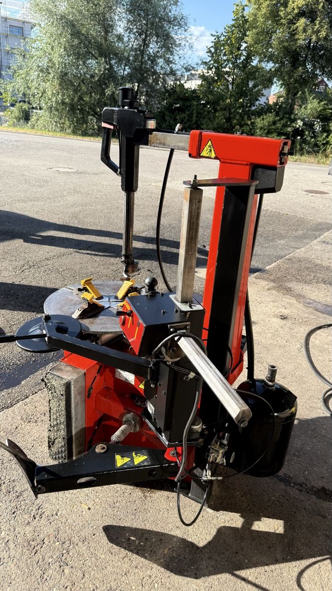 Corghi Tutte le macchine: Corghi 20A 2019RC Pneu-Maschine – Usato da kottwil venduto da kolino 1