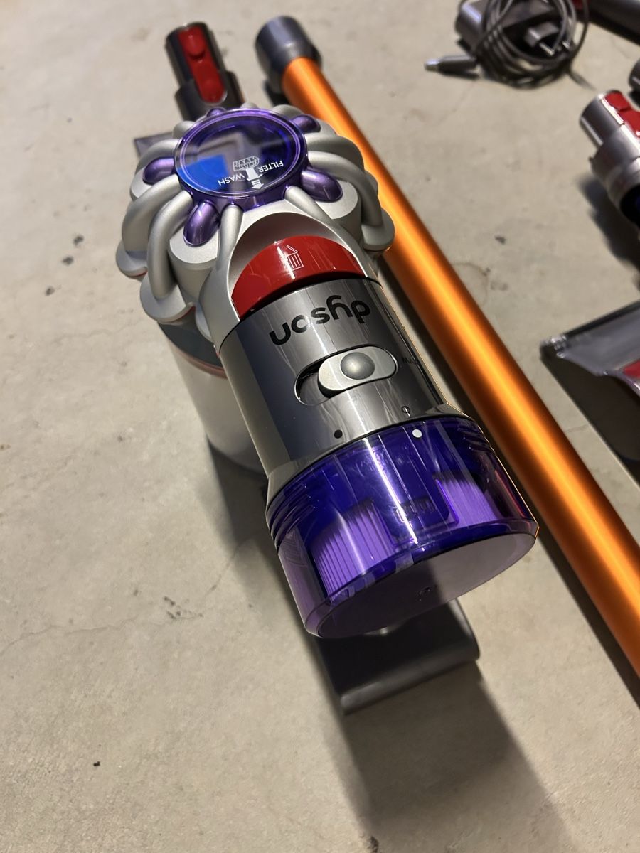 Dyson Aspirateurs & Accessoires: Dyson V8 Absolute – D'occasion à Kehrsatz par luna_44 2