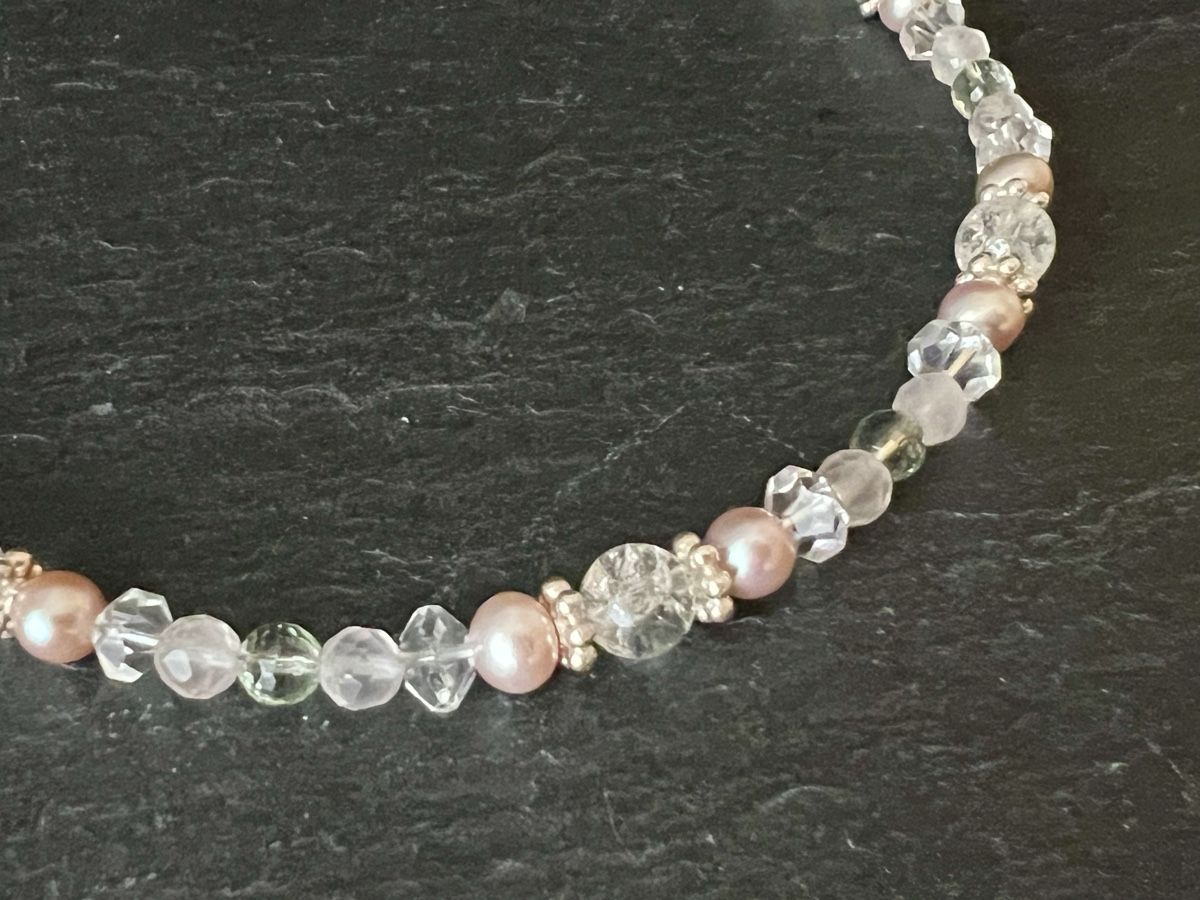Catenine: Pearl, Rose Quartz & Prehnit Silver Necklace – Nuovo e nell'imballaggio originale da Rüschlikon venduto da ThereseJewelryDesign 3