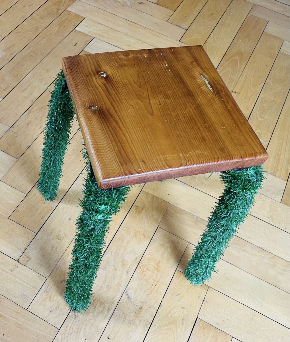 Sgabelli: Hocker mit Grasbeinen - Wirziger Stuhl – Usato da Biel/Bienne venduto da SirRolf