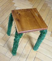 Hocker mit Grasbeinen - Wirziger Stuhl