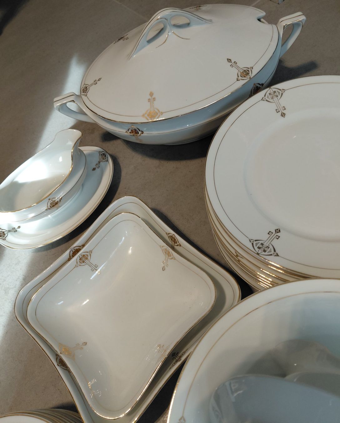 Set di piatti: Antikes Art Deco Speiseservice – Usato da Zürich venduto da Rosys 7