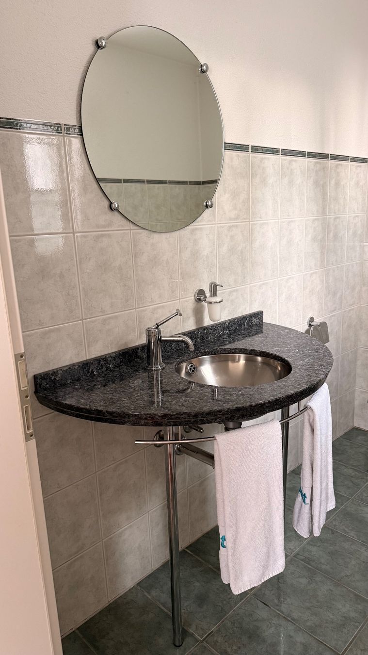 Lavabi & lavandini: Wunderschönes Waschbecken aus Marmor – Usato da Stettfurt venduto da laura.gub