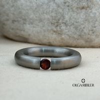 Edelstahl Pneu Ring mit Granate Ringgrösse 50