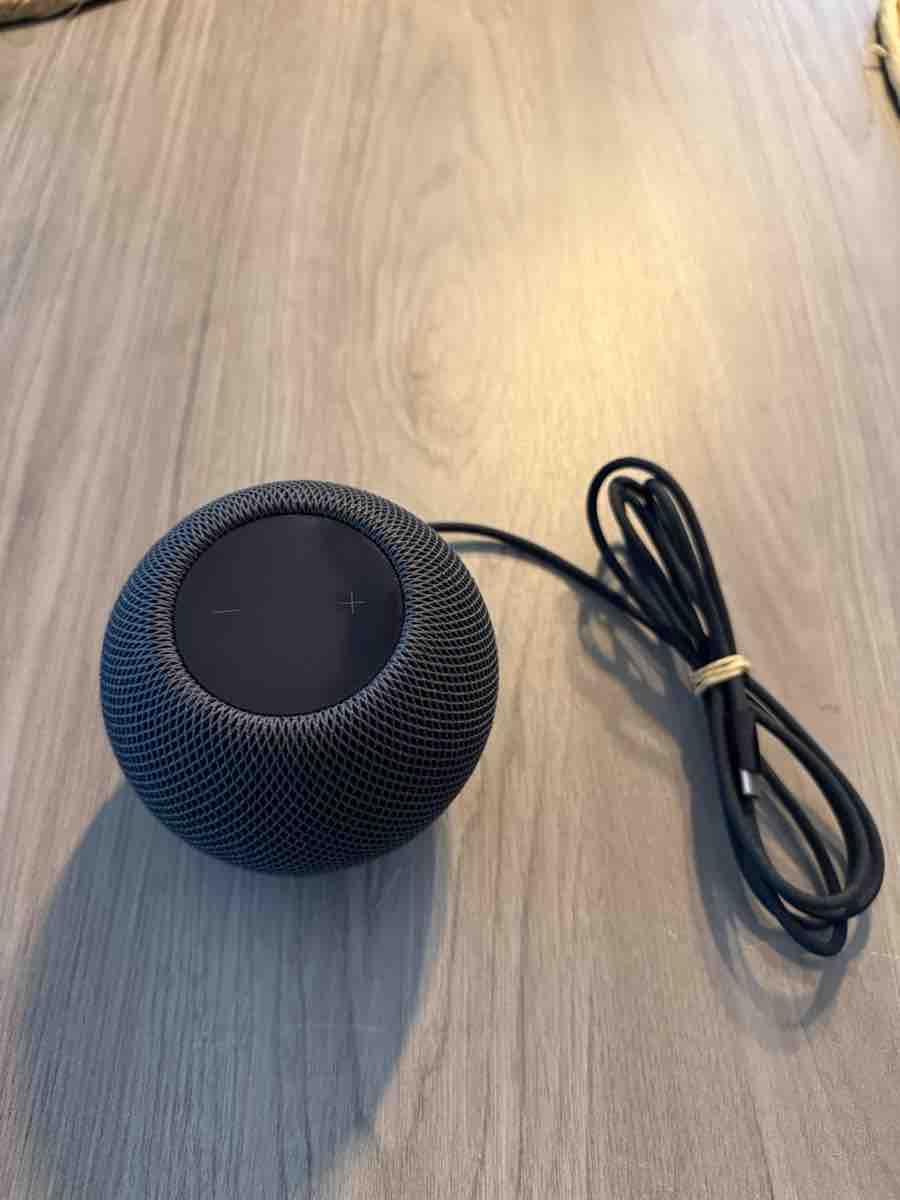 Apple Haut-parleurs: Apple HomePod mini schwarz neuwertig – D'occasion à Villmergen par ivancitomm99