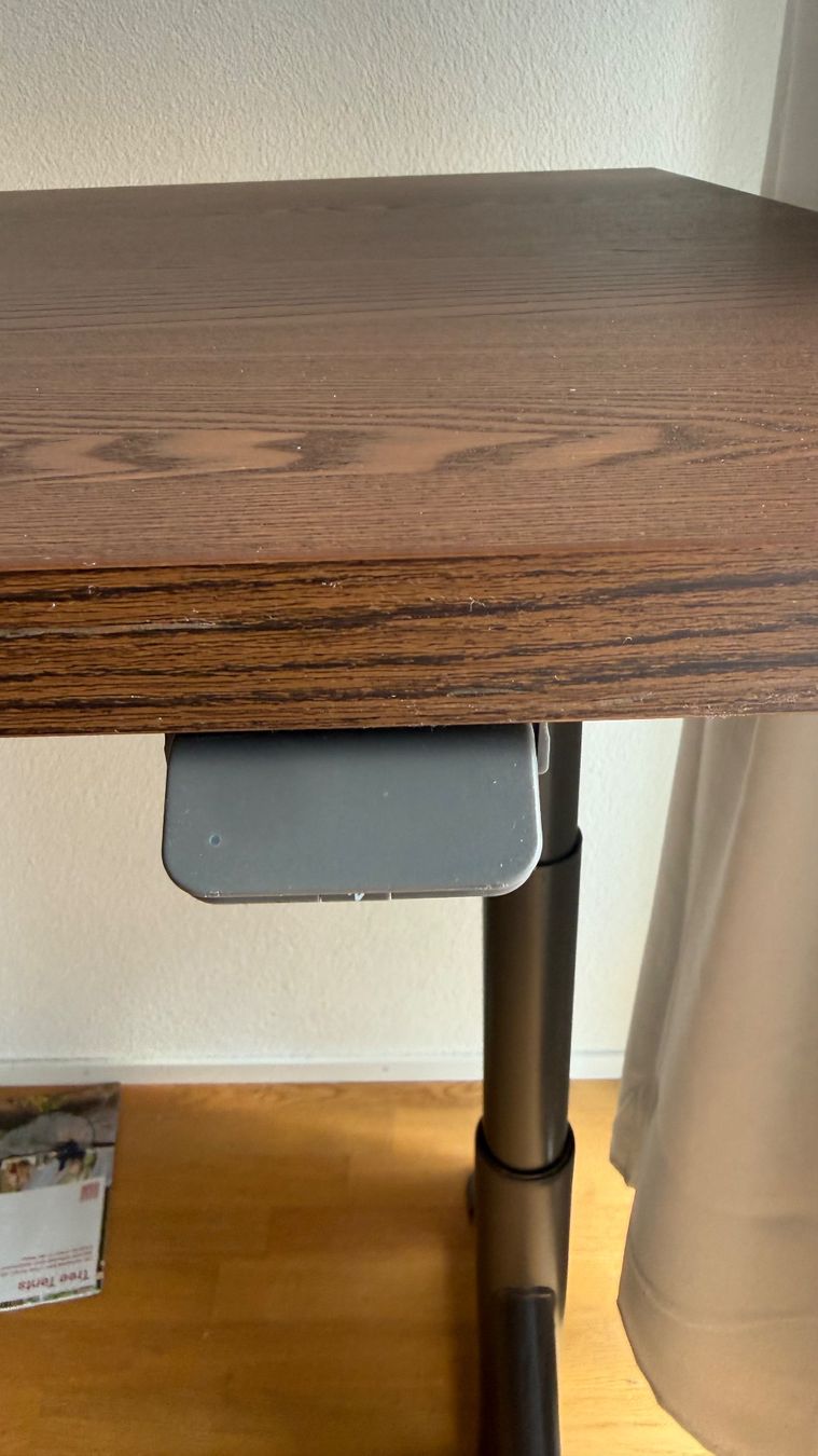 Bureaux: Schreibtisch Ikea Idåsen 160x80cm – D'occasion à Bad Zurzach par Slash660 1