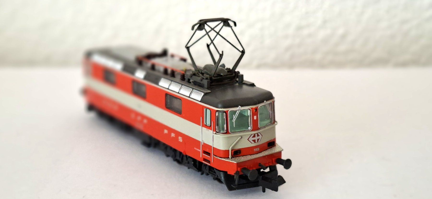Hobbytrain Modellini di ferrovie: Hobbytrain Re 4/4 II Swiss Express " ANALOG " – Difettoso da Biberist venduto da Ntrains 1