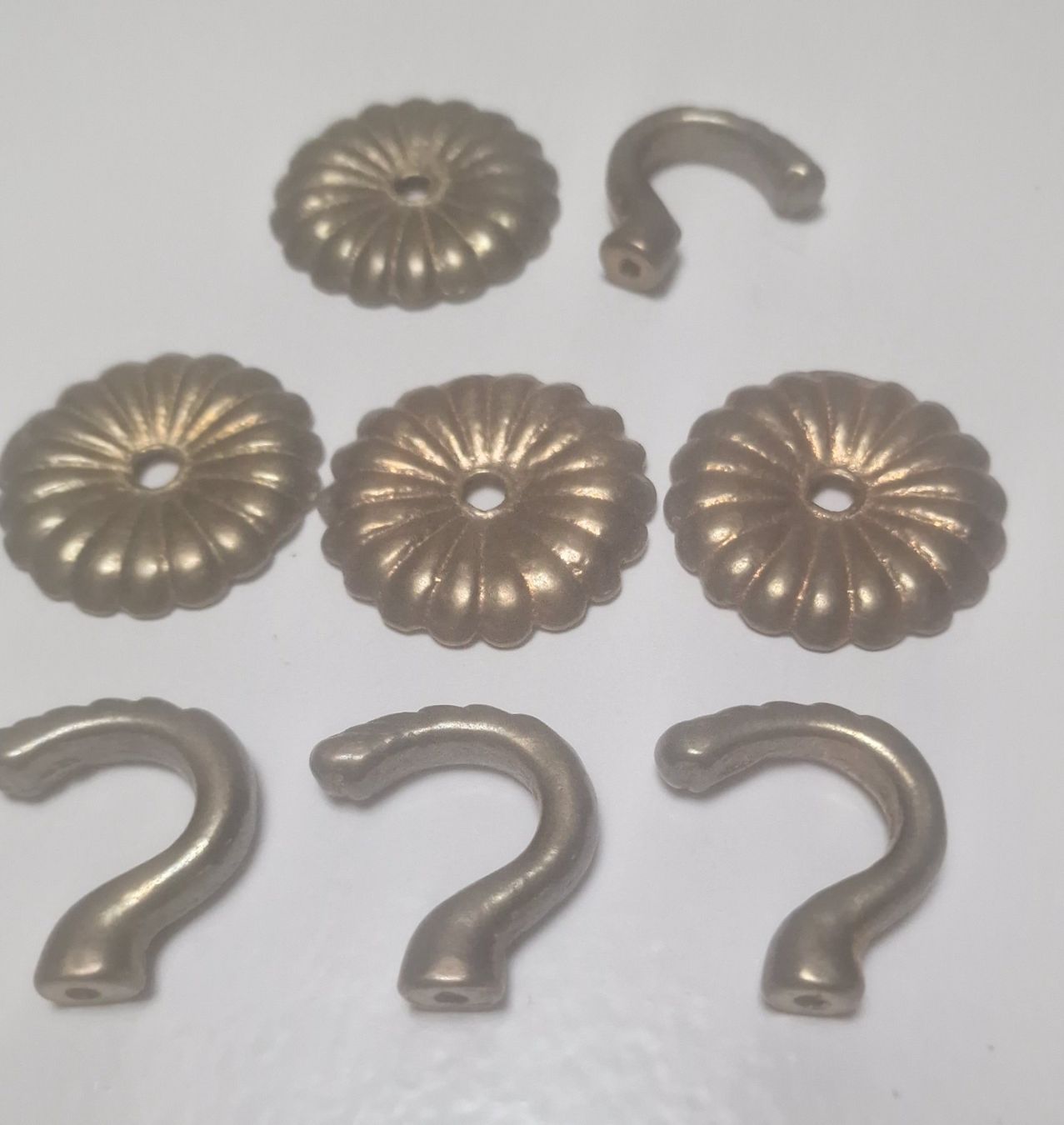 Quincaillerie: 4 antike Messing Haken – Neuf (Voir description) à Winterthur par Mmondeo