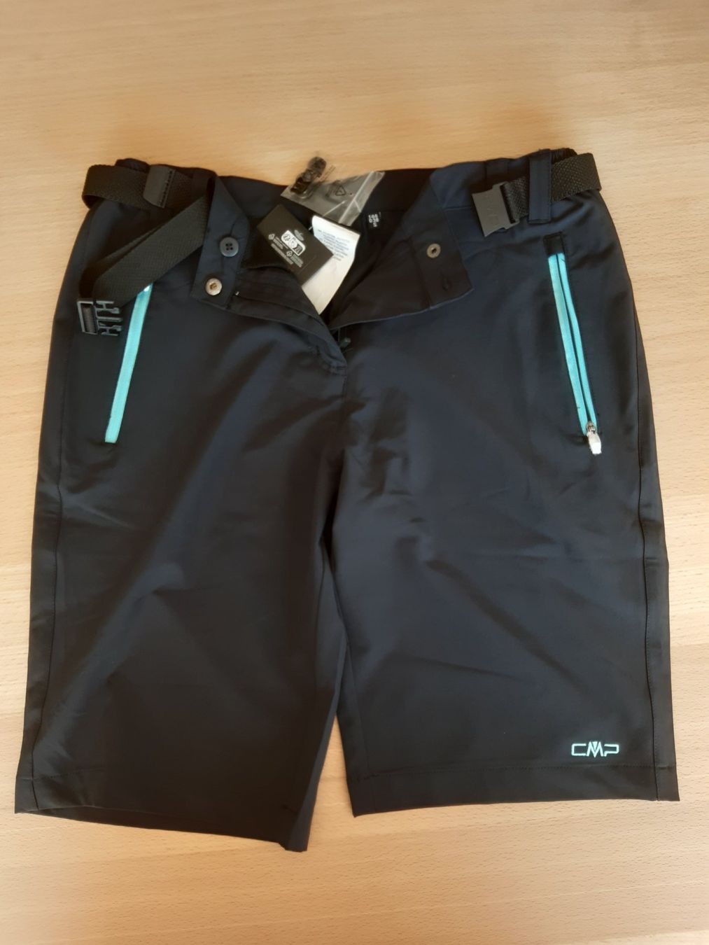 CMP Pantalons: CMP shorts Grösse 38 inkl. Gurt – Neuf (Voir description) à Aarwangen par Anflolu66