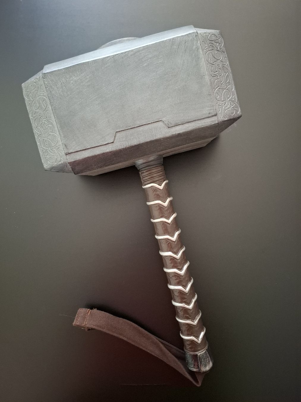 Marvel Figuren: Thor Hammer / Marvel – Gebraucht aus Dällikon von Shishio