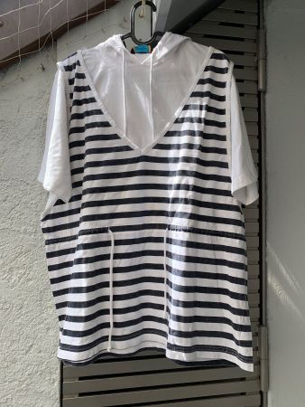T-shirt avec capuchon