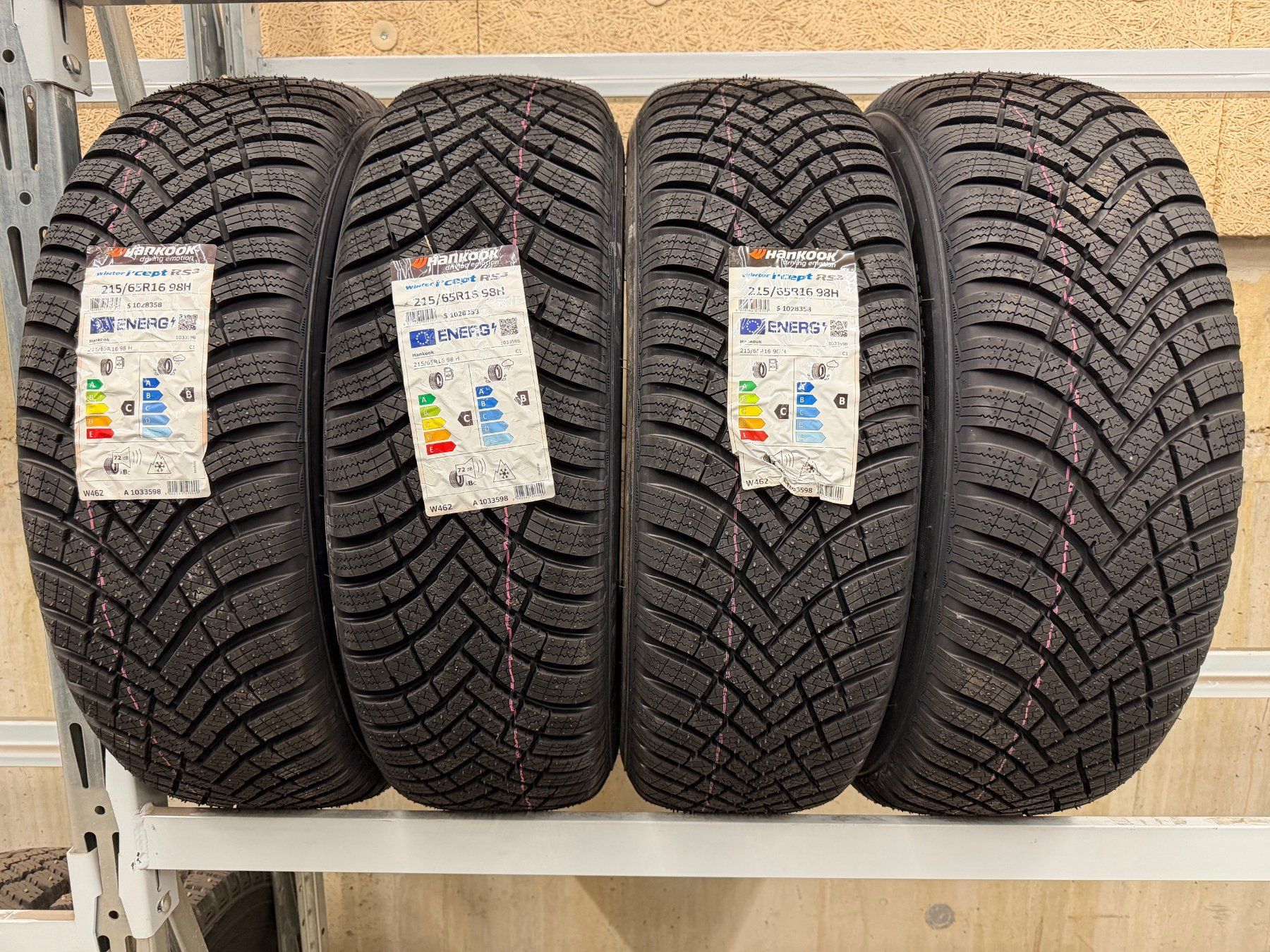 Hankook Pneumatici & Ruote complete: Winterpneu 16" / Hankook – Nuovo (secondo la descrizione) da Schönried venduto da Bahnhofgarage-Haldi