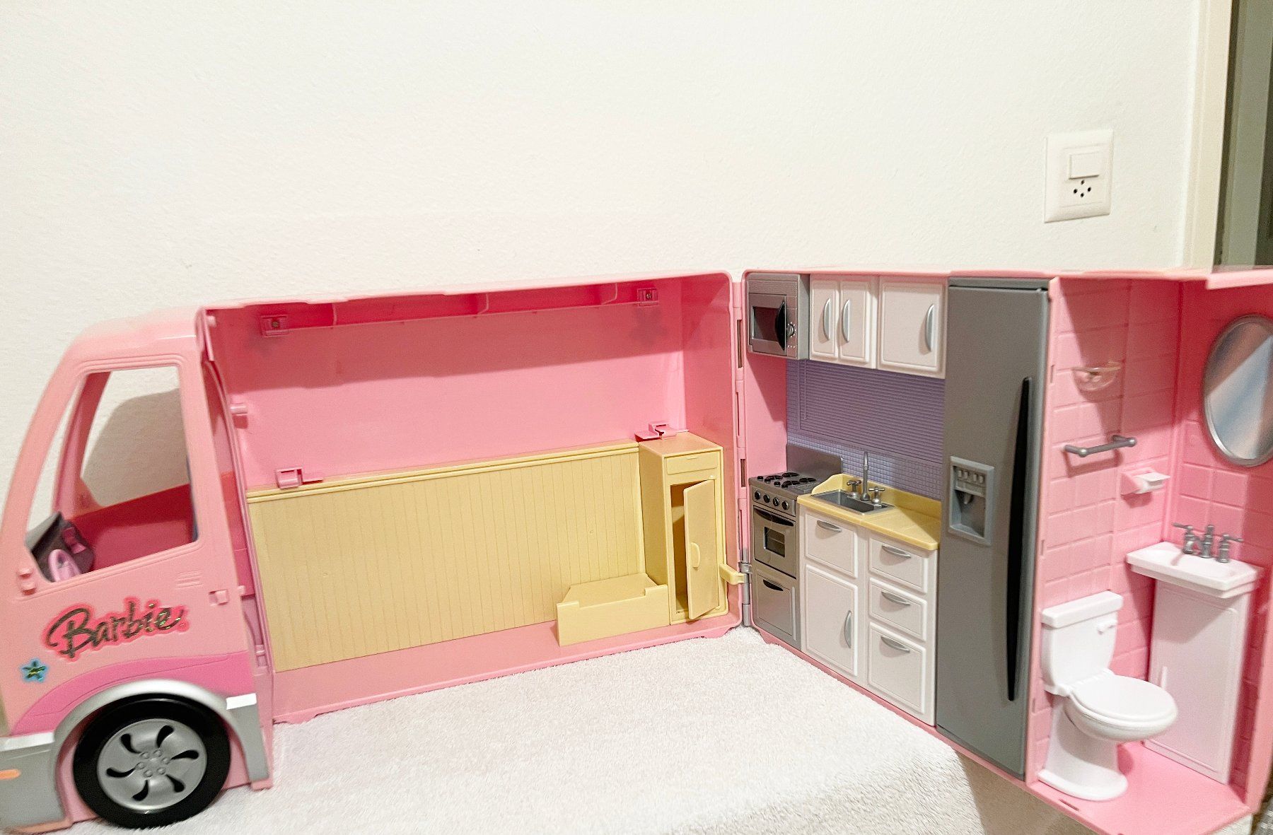 Giocattoli: Barbie Campingwagen mit Pool – Usato da Glattbrugg venduto da Ariel012 5