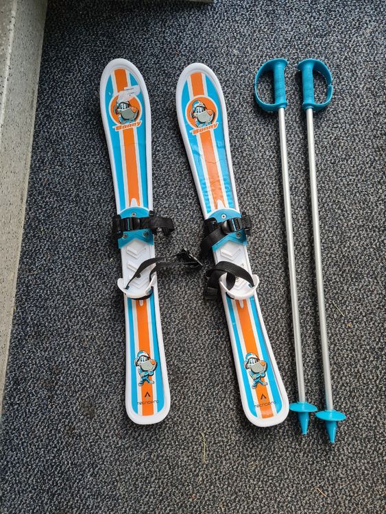 Miniatur-Ski Mit Stöcken Im Maßstab 1:12 – Perfekt Für Puppenstube Oder Als Geldgeschenk