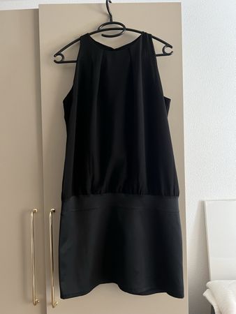 Kleid schwarz Grösse 36 Damen neuwertig