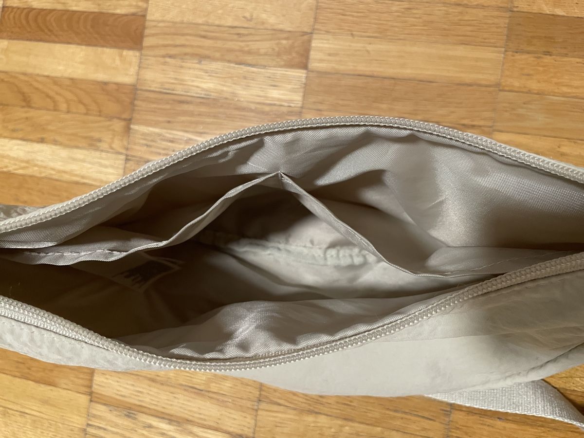 Uniqlo Sacs: Uniqlo Round Mini Shoulder Bag Beige – Neuf (Voir description) à Neuchatel par shi_9fzw 7