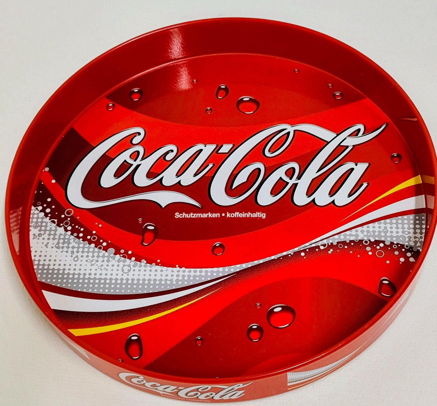 Servierplatten: Coca-Cola Serviertablett,  Durchmesser ca.32 cm – Neu (gemäss Beschreibung) aus Pfäffikon ZH von Colacity