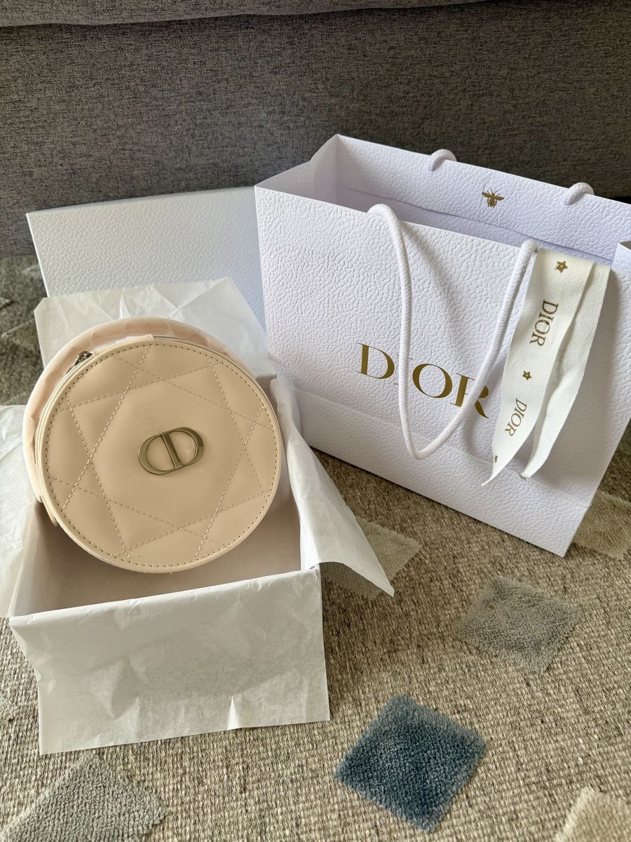 Dior Custodie per cosmetici: Dior Round Cannage Vanity Bag – Nuovo e nell'imballaggio originale da Luzern venduto da doj_t68f