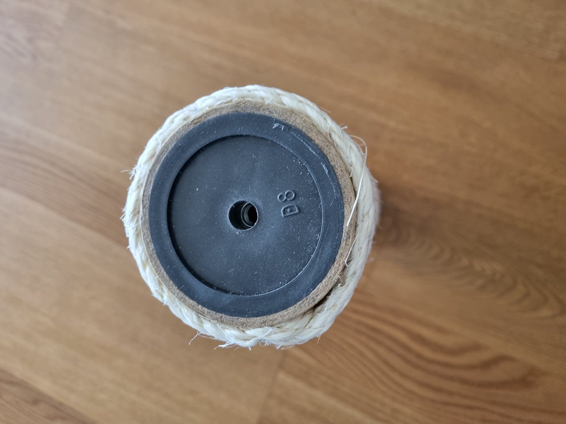 Tiragraffi: Sisalstamm Durchmesser 9cm Länge 46.5cm – Nuovo (secondo la descrizione) da Gelfingen venduto da GaelleBr 1
