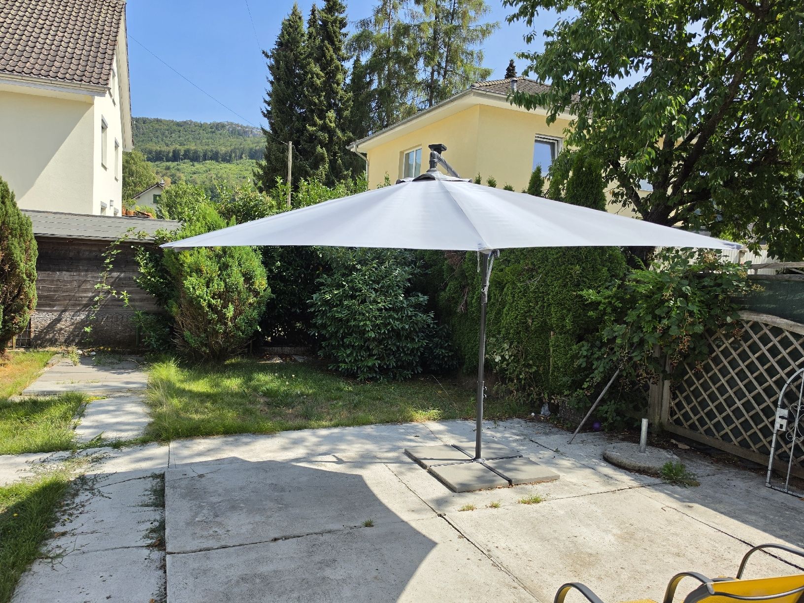 Gonser Ombrelloni: Sonnenschirm mit LED – Usato da Balsthal venduto da Nemesis85