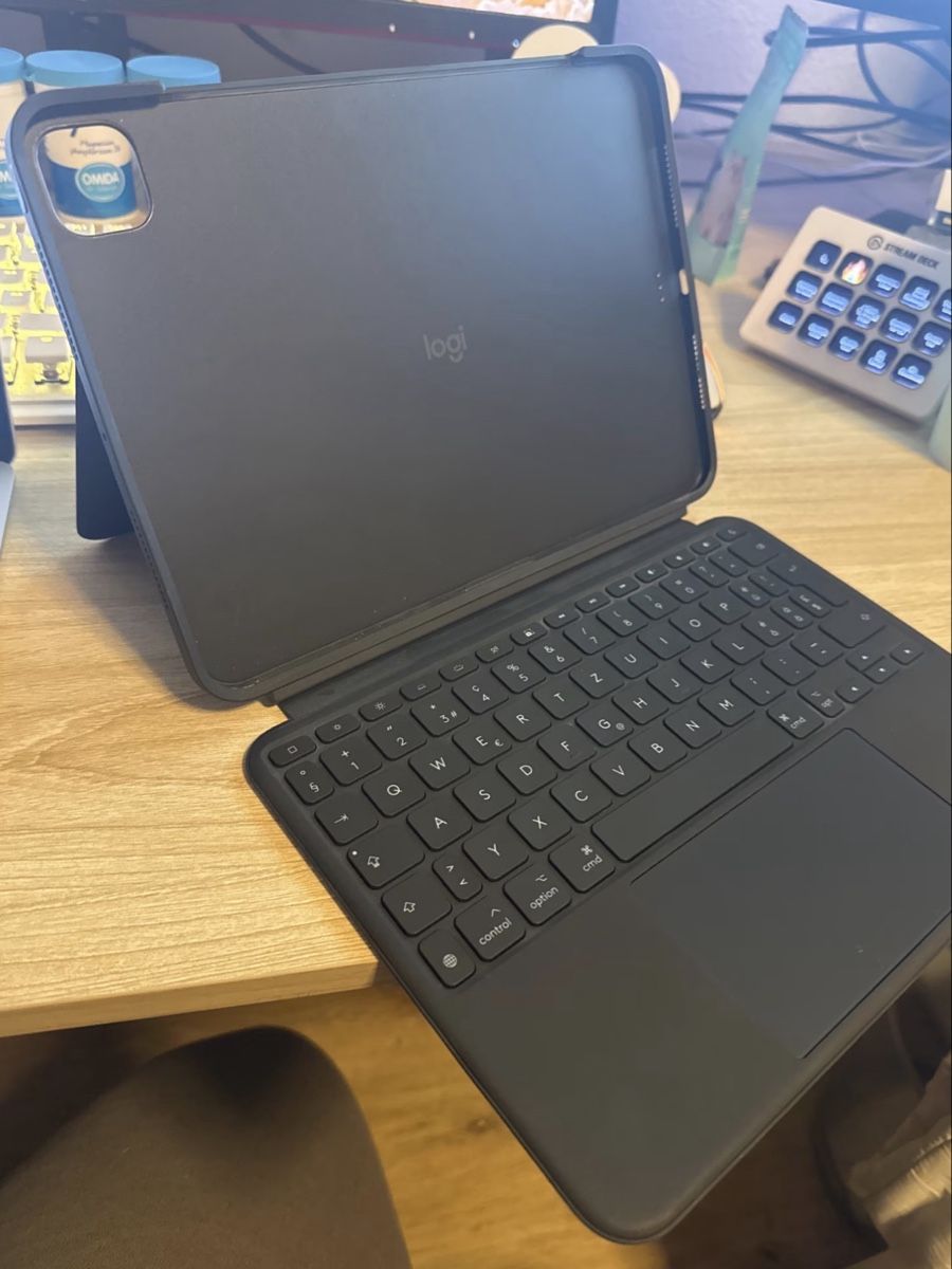 Apple Covers & Borse: Logitech Combo Touch Case – Usato da Stetten AG venduto da Fleur_9793 1